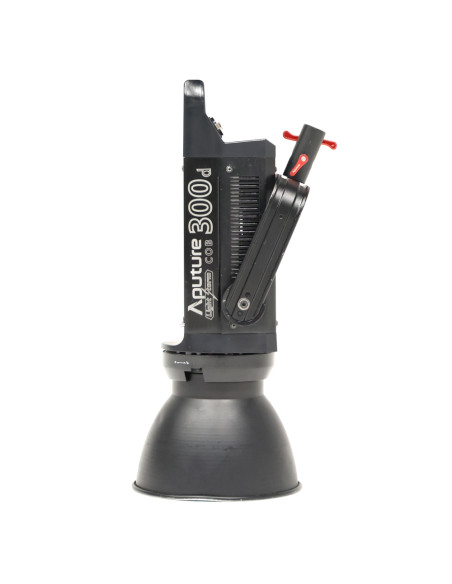 OCP Torche LED APUTURE COB 300D